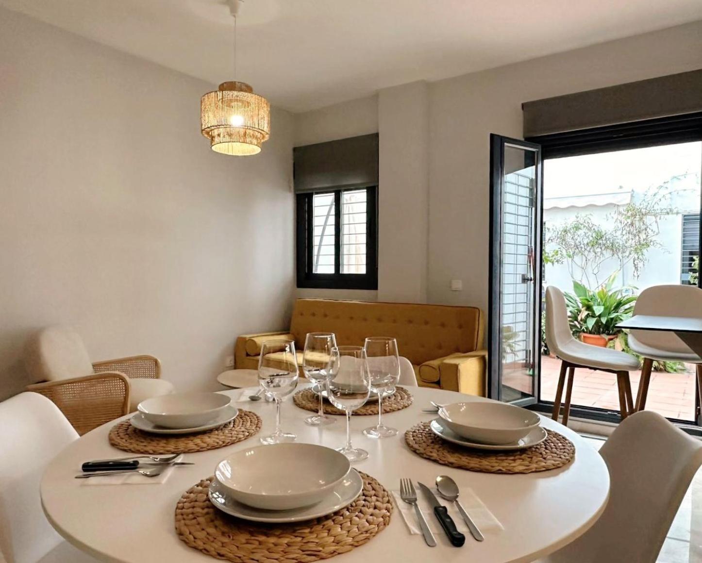 Apartamento-Pension El Trianero Junto Al Rio Sevilla Bagian luar foto